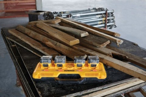 Ładowarka wielonapięciowa DeWALT DCB104 z 4 gniazdami 8A XR