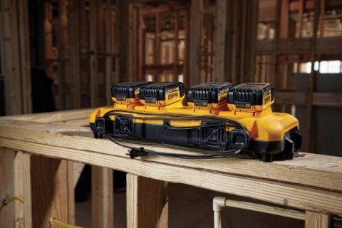 Ładowarka wielonapięciowa DeWALT DCB104 z 4 gniazdami 8A XR