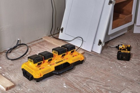 Ładowarka wielonapięciowa DeWALT DCB104 z 4 gniazdami 8A XR